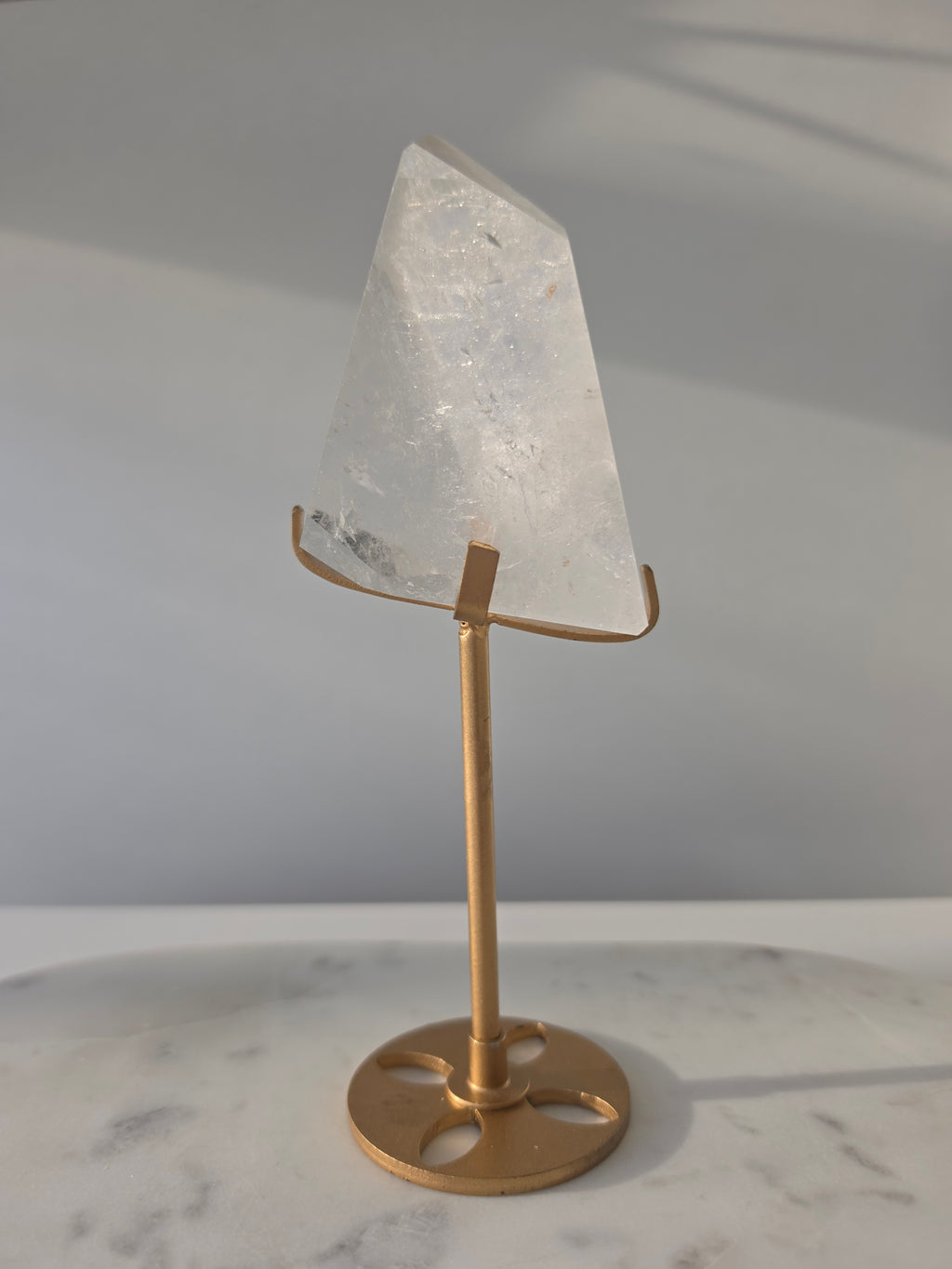Premium natural Clear Quartz freeform crystal with exceptional clarity, ethically sourced and curated by Stone & Bloom.
Crystals good for mental clarity and clear thinking, Support focus, concentration, and intention setting.