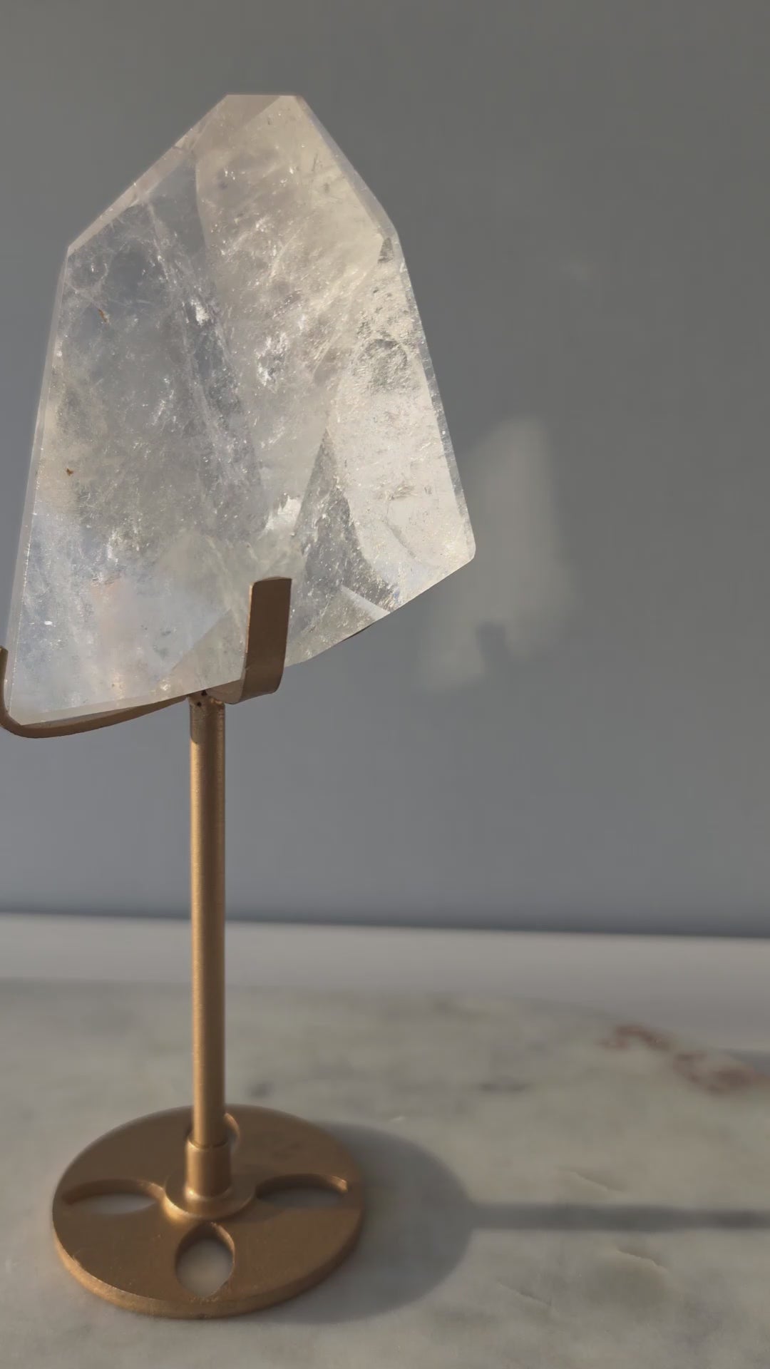 Premium natural Clear Quartz freeform crystal with exceptional clarity, ethically sourced and curated by Stone & Bloom.
Crystals good for mental clarity and clear thinking, Support focus, concentration, and intention setting.