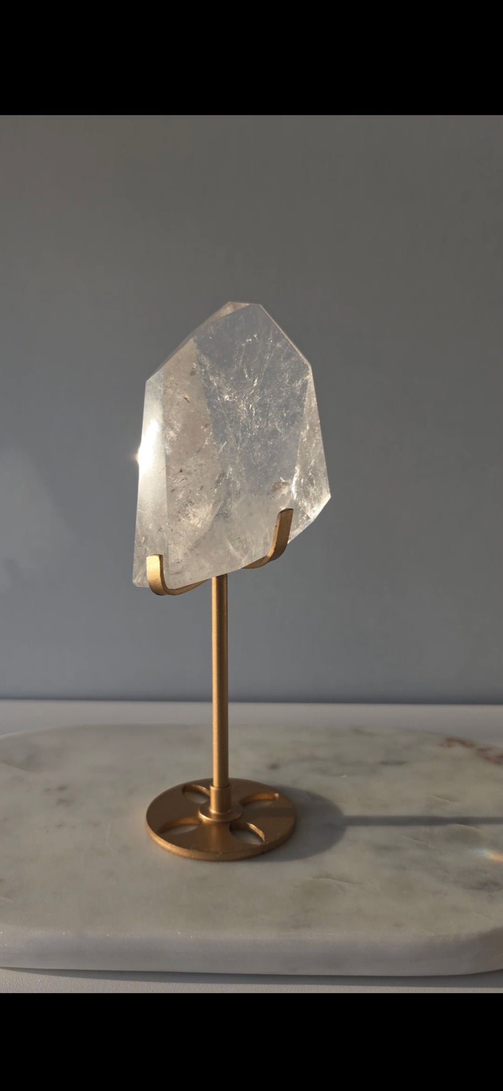 Premium natural Clear Quartz freeform crystal with exceptional clarity, ethically sourced and curated by Stone & Bloom.
Crystals good for mental clarity and clear thinking, Support focus, concentration, and intention setting.