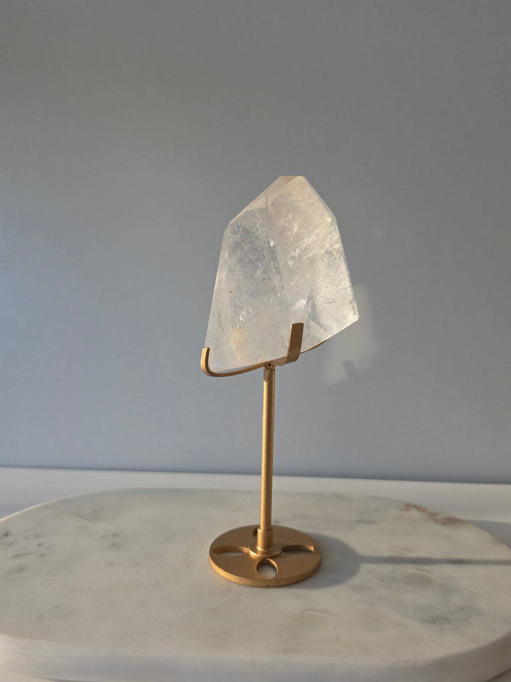 Premium natural Clear Quartz freeform crystal with exceptional clarity, ethically sourced and curated by Stone & Bloom.
Crystals good for mental clarity and clear thinking, Support focus, concentration, and intention setting.