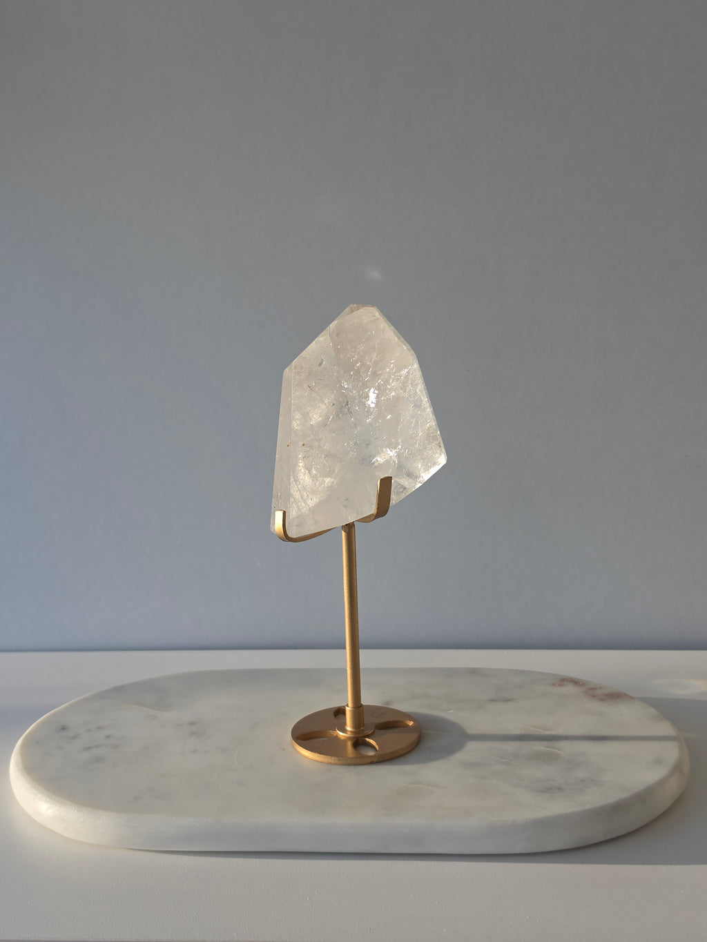 Premium natural Clear Quartz freeform crystal with exceptional clarity, ethically sourced and curated by Stone & Bloom.
Crystals good for mental clarity and clear thinking, Support focus, concentration, and intention setting.