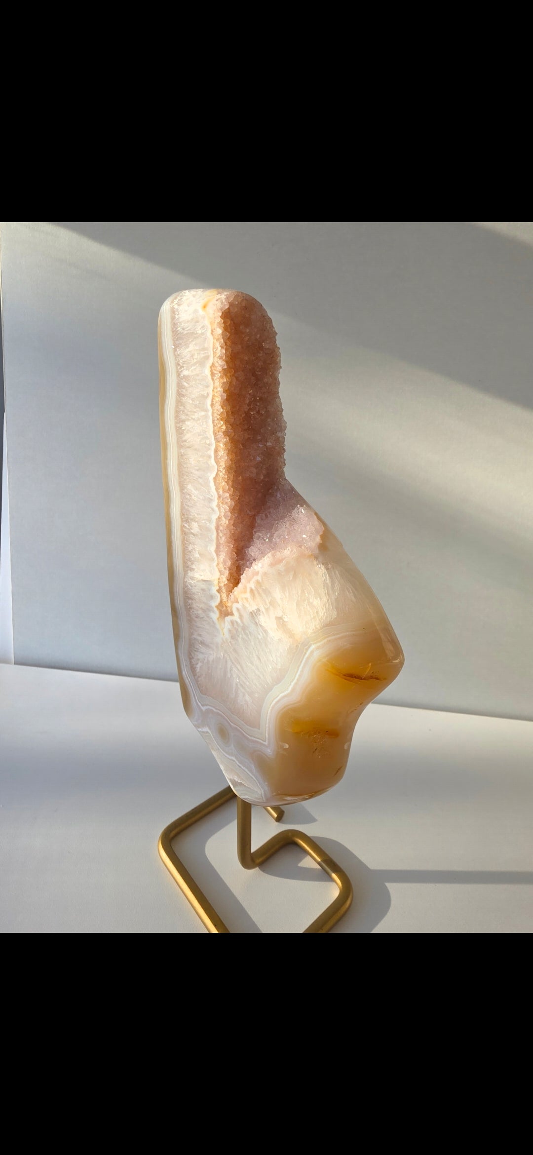 Natural Druzy Agate slab on a brushed gold stand featuring cream, champagne and caramel banding with a sparkling druzy quartz centre, luxury crystal home décor by Stone & Bloom.